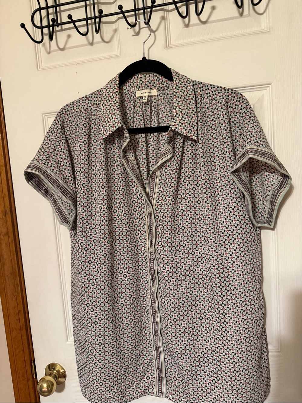 Short-Sleeve Geometric Print Shirt - White with Navy & Red